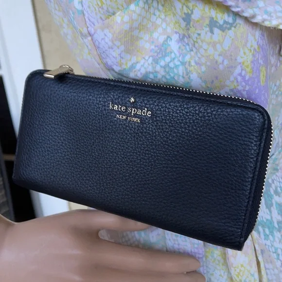 Kate Spade staci large continental wallet
saffiano - Picture 1 of 16